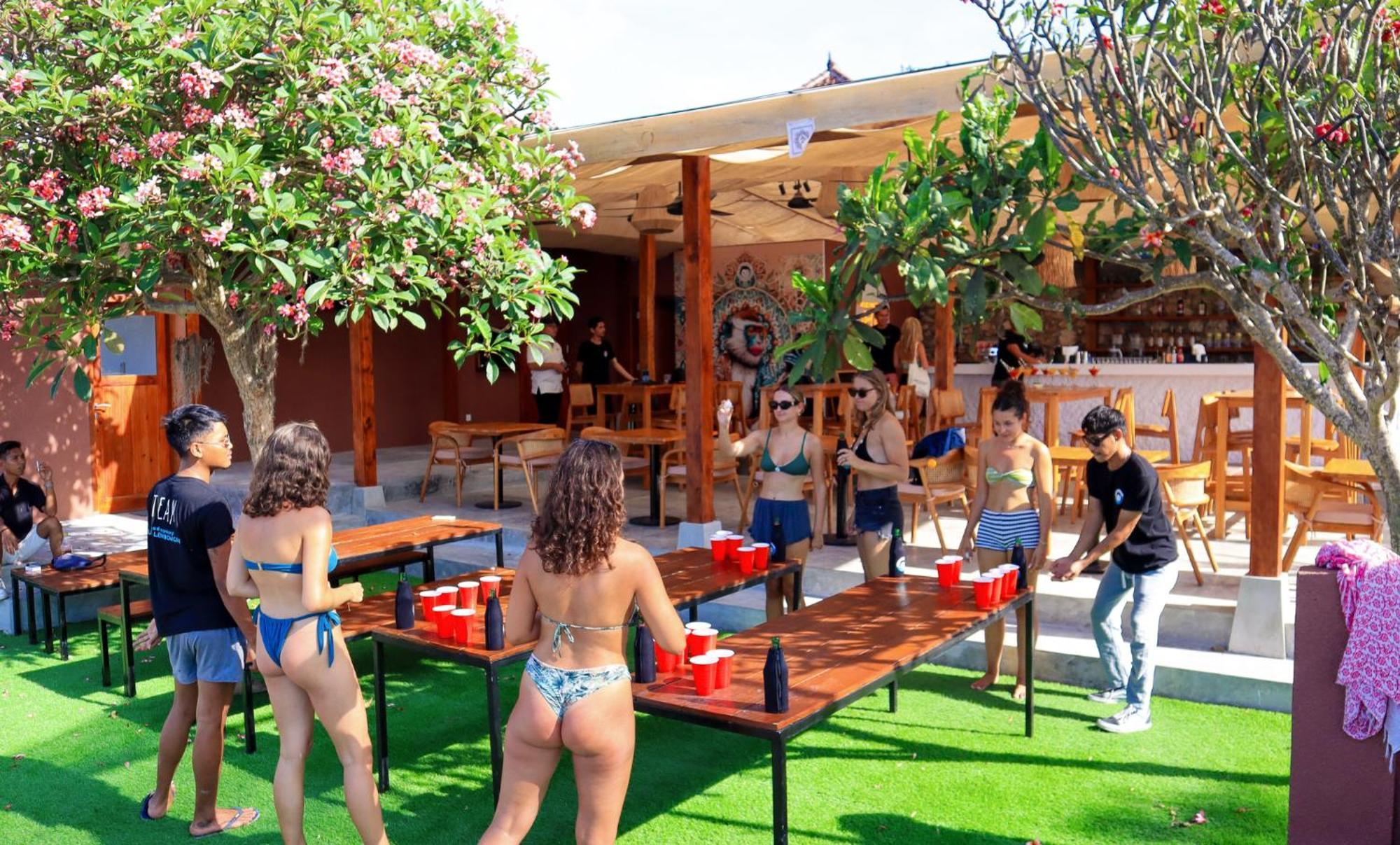 Mad Monkey Nusa Lembongan מראה חיצוני תמונה