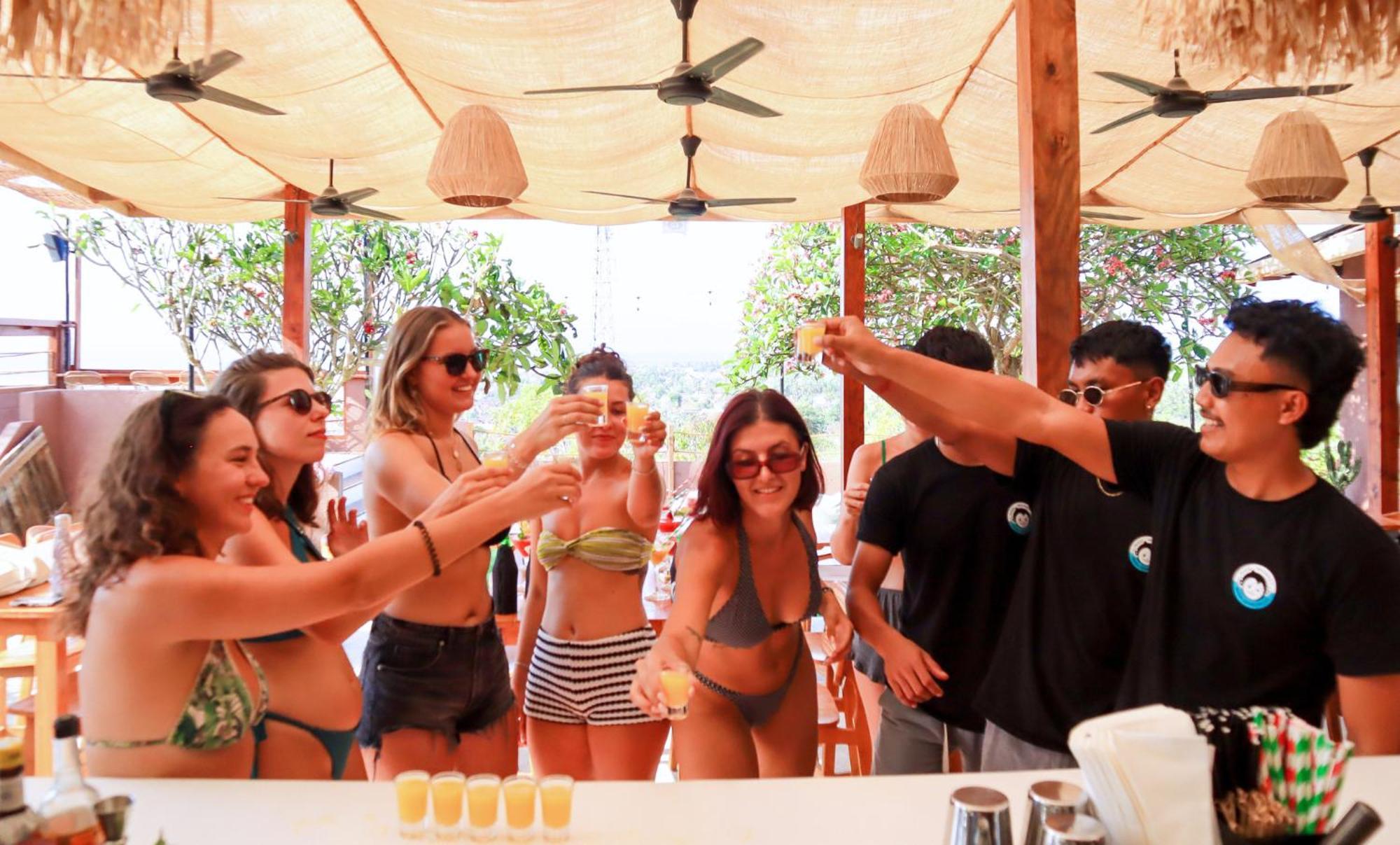 Mad Monkey Nusa Lembongan מראה חיצוני תמונה
