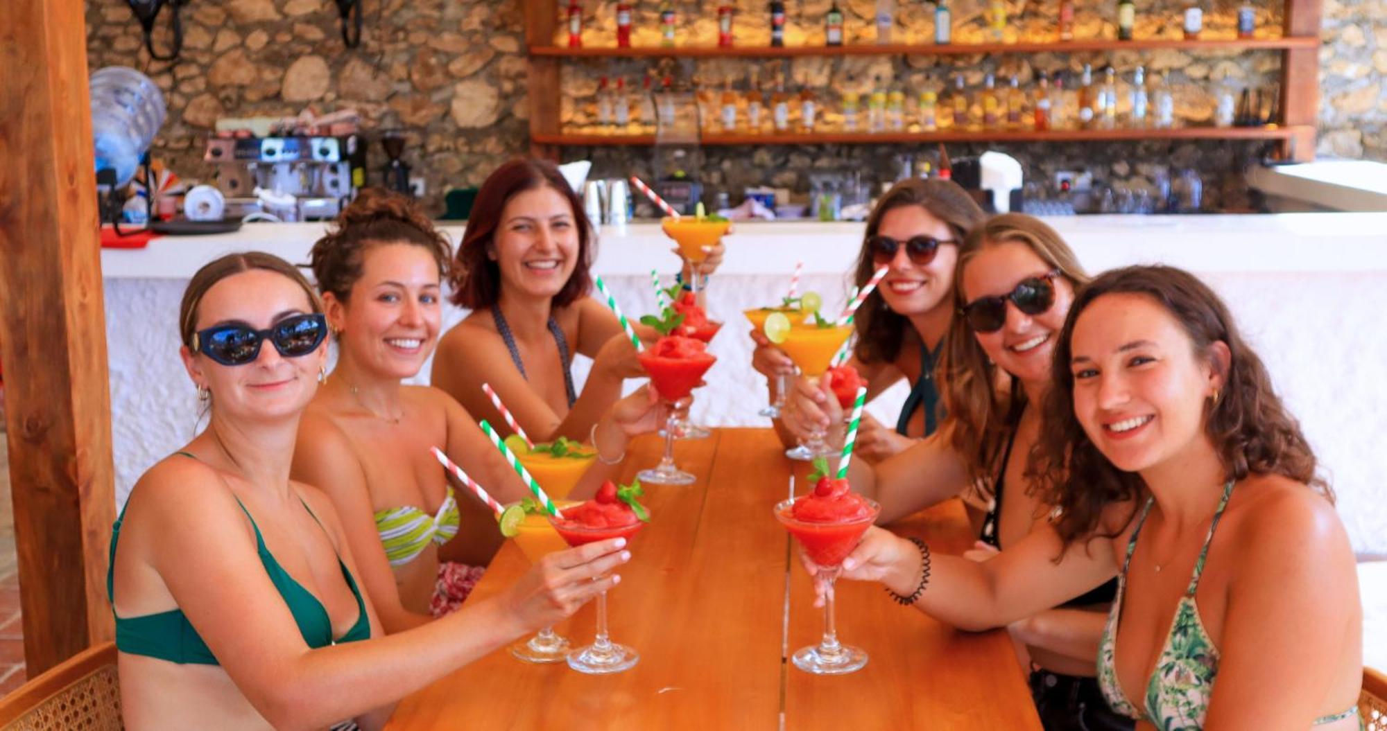 Mad Monkey Nusa Lembongan מראה חיצוני תמונה